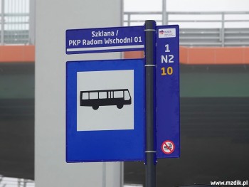 Przystanek w sąsiedztwie PKP Radom Wschodni.