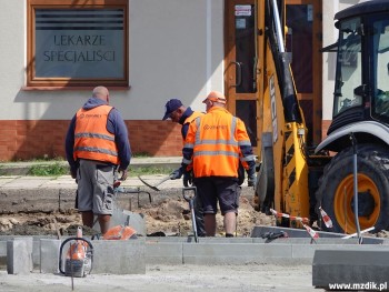 Roboty ziemne na odcinku ulicy Bernardyńskiej.