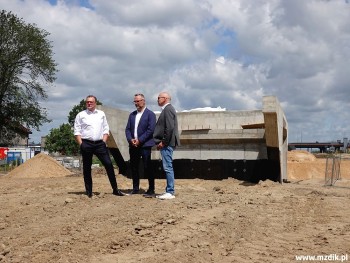 Prace oglądali prezydent miasta i dyrekcja MZDiK.