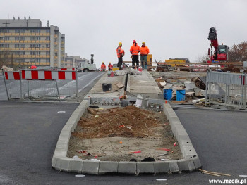 Wyspa rozdzielająca jezdnie obydwu wiaduktów.
