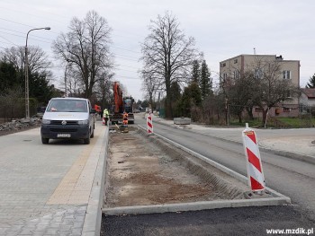 Trwają budowy płyt postojowych dla autobusów.