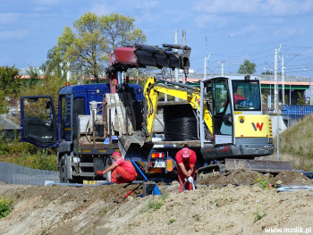 Roboty instalacyjne przy oświetleniu ulicznym.