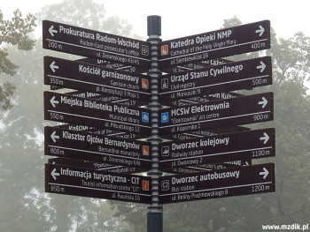Tabliczki przy ulicy Żeromskiego (obok parku).
