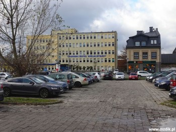 Parking znajduje się w rejonie obiektów szpitala.