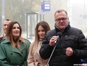 Przy mikrofonie prezydent Radosław Witkowski.
