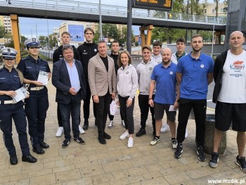 Grupowe zdjęcie wszystkich uczestników akcji.