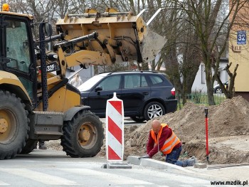 Remont odcinka chodnika przy ulicy Wośnickiej.