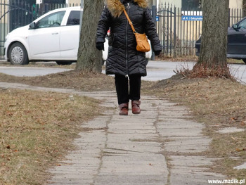 Na całej długości Idalińskiej będą nowe chodniki.