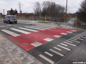 Przejście i przejazd dla rowerów obok aresztu.