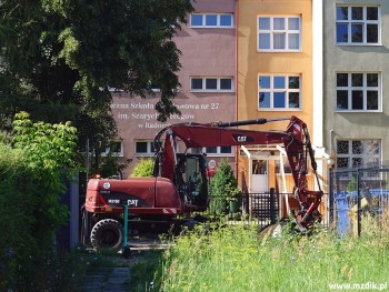Podczas wakacji prace trwają przy podstawówce.