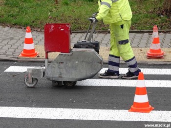 Przejście dla pieszych na wlocie Katowickiej.