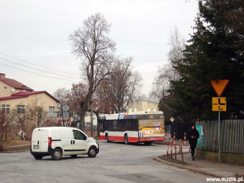 Skrzyżowanie z ulicami Przejazd oraz Wyścigową.