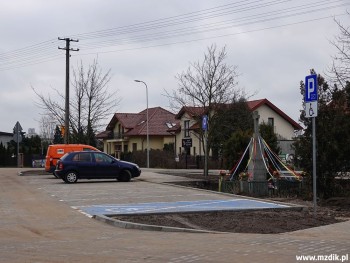 W miejscu starej pętli są już miejsca parkingowe.
