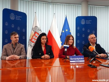 Z lewej reprezentanci wykonawcy - firmy Zbig-Bet.