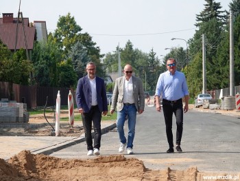 Prezydent Radomia i dyrekcja MZDiK na budowie.