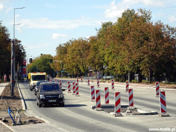 Fragment ulicy Struga tuż przed wiaduktem.