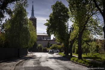 Istniejące skrzyżowanie w okolicach kościoła.