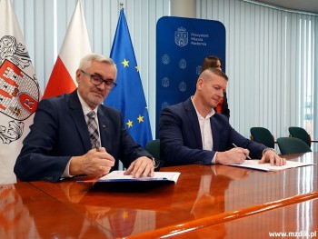 Podpisanie umowy na nowe autobusy i ładowarki.