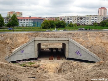 Gotowe przejście pod nasypem nowej trasy N-S.