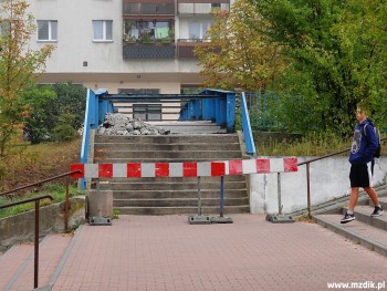 Tuż przed rozbiórką kładka została zamknięta.