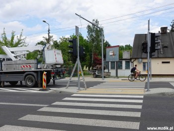 Na środku jezdni została wybudowana wysepka.