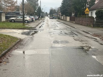 Chodnik przy ulicy Gajowej od szkoły do Wiejskiej.