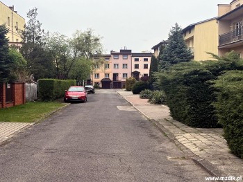 Lampy staną przy odnodze ulicy Długojowskiej.