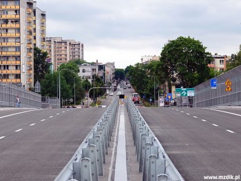 Widok z wierzchołka obiektu w stronę centrum.