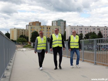 Prezydent Radomia z dyrekcją MZDiK na budowie.