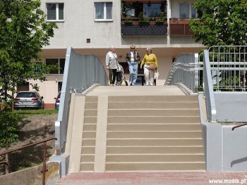 Piesi chętnie korzystają już z nowej przeprawy.