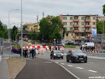Pierwsze samochody po otwarciu wiaduktu.