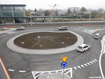 Po rondzie Zapały już odbywa się ruch kołowy.