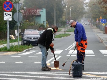 Usuwanie tymczasowego oznakowania z jezdni.