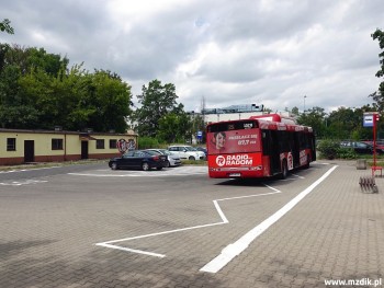 Wyznaczone miejsce postojowe dla autobusów.