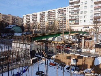 Gotowe dźwigary kładki nad ulicą Sandomierską.