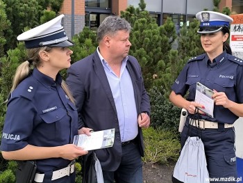 Przedstawiciele WORD-u oraz radomskiej policji.