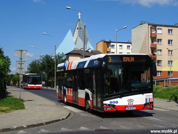Solaris linii 3 na objeździe podczas półmaratonu.