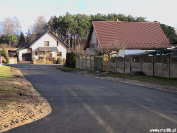 Asfalt na drogach dojazdowych od Kozienickiej.