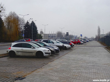 Rozbudowana ulica Fołtyn wraz z parkingami.