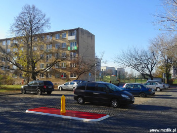 Parking obok bloku przy ulicy Kusocińskiego 1.