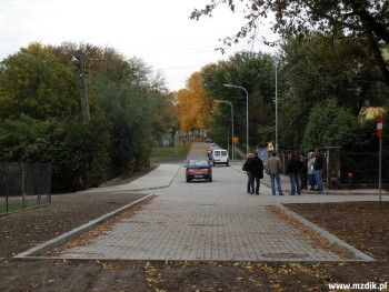 Końcowy fragment ulicy Śniadeckich z kostki.