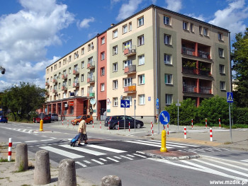 Pierwsze wyniesione przejście na Waryńskiego.