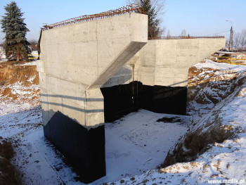 Przyczółek wiaduktu nad obwodnicą na Wiejskiej.