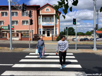Sygnalizacja na przejściu przez ulicę Wierzbicką.