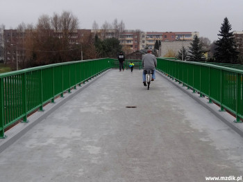 Nowa kładka pieszo-rowerowa nad obwodnicą.