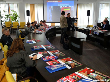 Konferencja prasowa o wdrożeniu karty miejskiej.