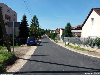 Utwardzona ulica Hipoteczna na Halinowie.