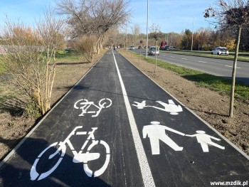 Ciąg pieszy i rowerowy wzdłuż Szarych Szeregów.