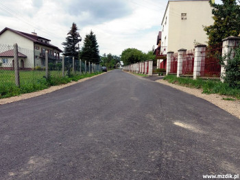Utwardzona ulica Połaniecka na Kierzkowie.