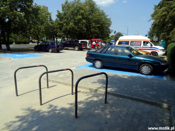 Parking w rejonie bloku przy ulicy Chrobrego 48.